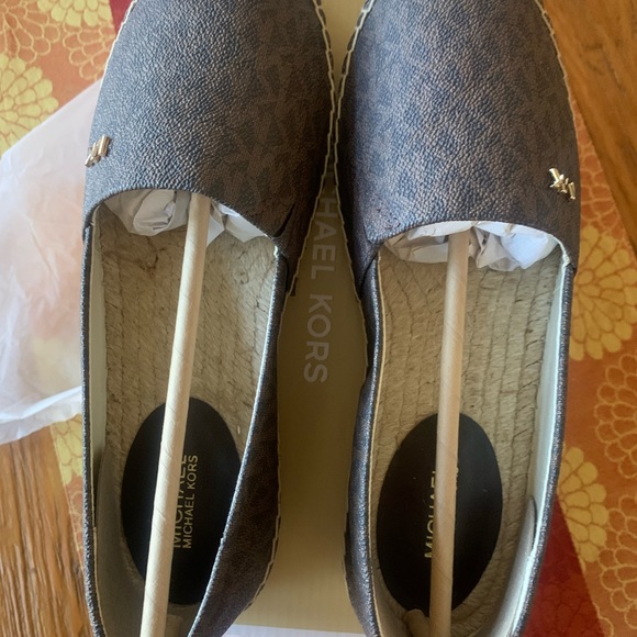 Women’s New Michael Kors Kendrick Slip On - Picture 2 of 7